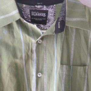 BILLABONG  MEN'S SIZE LARGE CASUAL BUTTON  SHIRT
